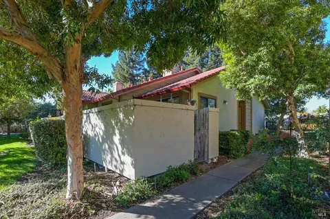 420 Park Place Dr, Petaluma, CA 94954