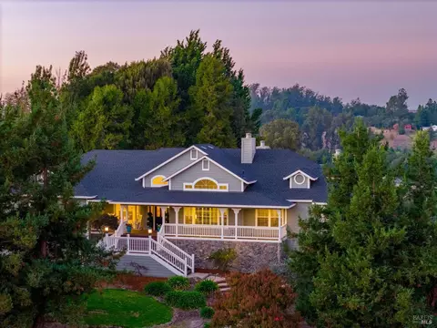 220 Stowring Rd, Petaluma, CA 94952