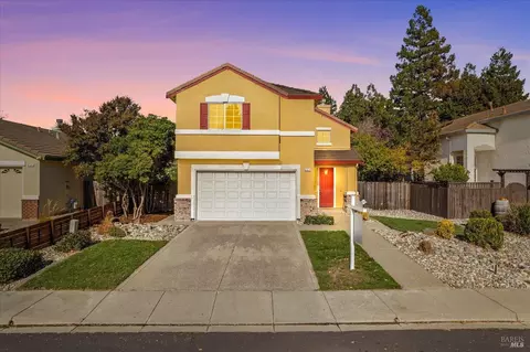 837 Cedarcrest Dr, Vacaville, CA 95687