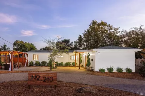 210 Solar Way, Healdsburg, CA 95448