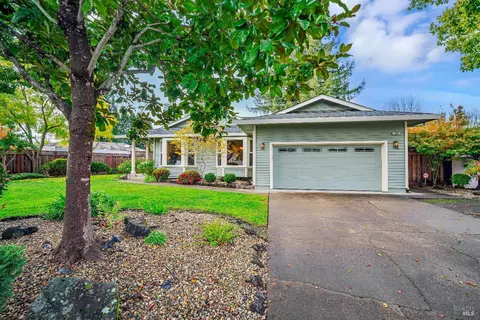 196 Barrio Way, Windsor, CA 95492