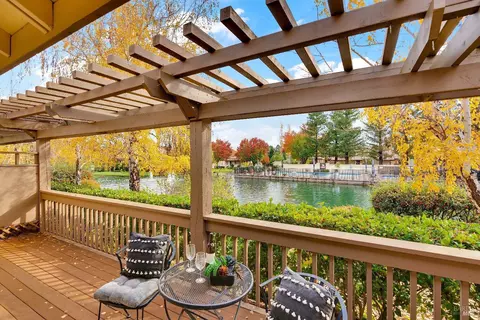 13 Fountain Grove Cir, Napa, CA 94558