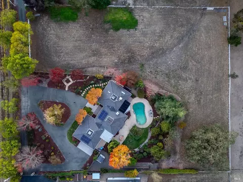 1566 Olivet Rd, Santa Rosa, CA 95401
