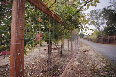 4504 Parker Hill Rd, Santa Rosa, CA 95404