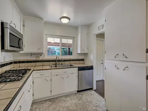 31 Rocca Dr, Petaluma, CA 94952 photo 12