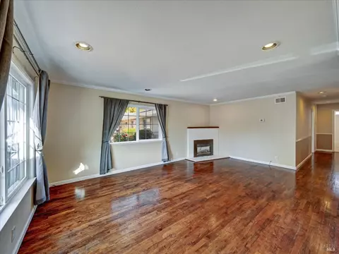 31 Rocca Dr, Petaluma, CA 94952 photo 5