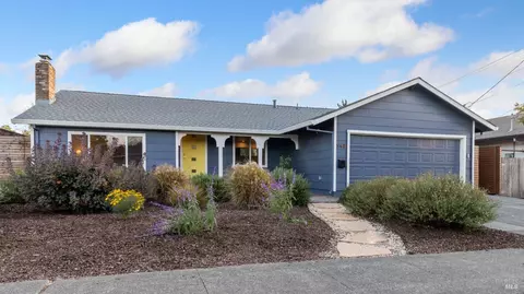 548 Sutter St, Petaluma, CA 94954