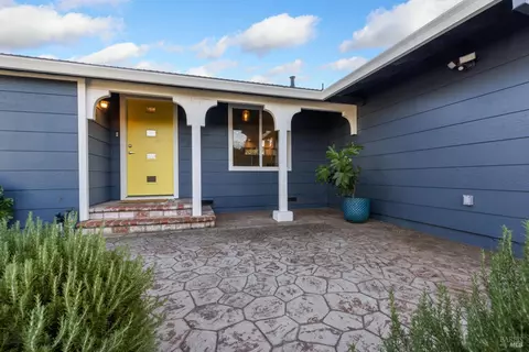 548 Sutter St, Petaluma, CA 94954 photo 3