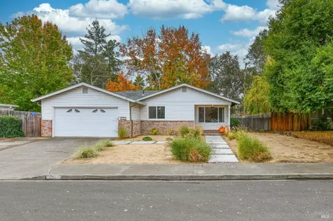 121 Kerns Ct, Napa, CA 94558
