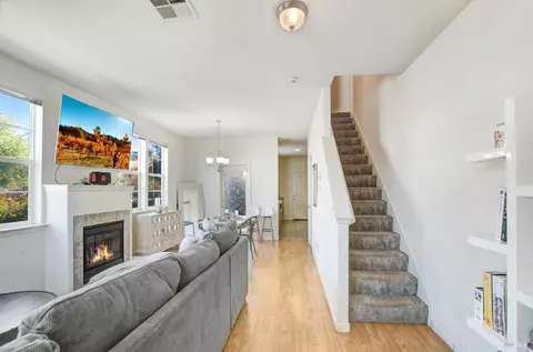 2625 N Village Dr, Santa Rosa, CA 95403
