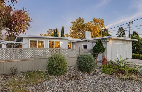 2123 Montgomery Dr, Santa Rosa, CA 95405