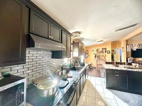 1000 Davis Dr, Ukiah, CA 95482 photo 2