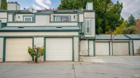 299 Shasta Dr #66, Vacaville, CA 95687