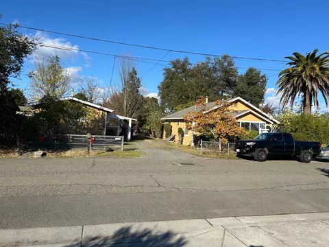 499-501 Wall St, Windsor, CA 95492