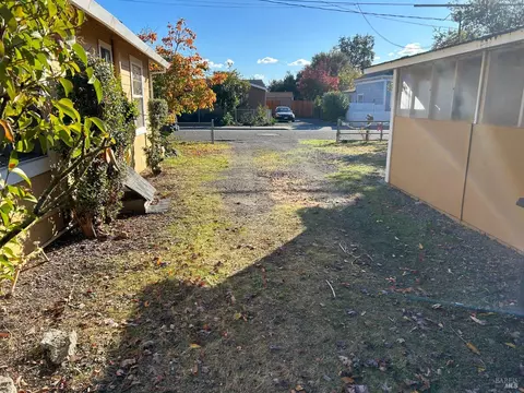 499-501 Wall St, Windsor, CA 95492 photo 2