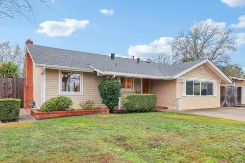 457 Elder St, Vacaville, CA 95688 photo 2