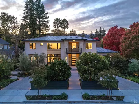 713 Grove St, Healdsburg, CA 95448