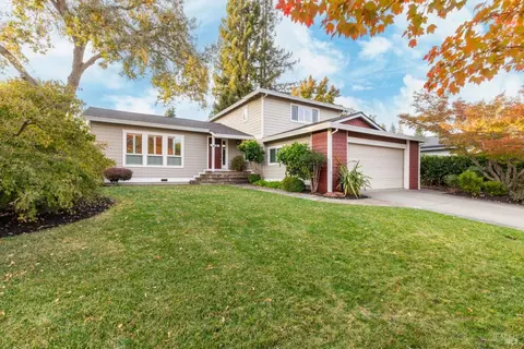 1071 Westview Dr, Napa, CA 94558