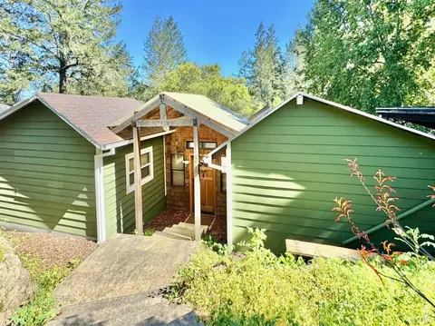 240 Farrell Dr, Forestville, CA 95436