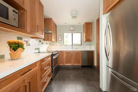 4 Picadilly Ct, San Rafael, CA 94903