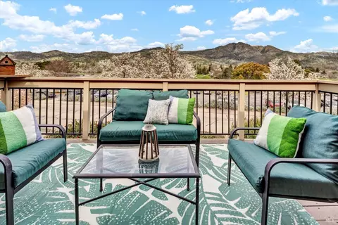 7119 Overlook Dr, Santa Rosa, CA 95409