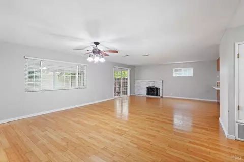 438 Chelan Dr, Vacaville, CA 95687 photo 4