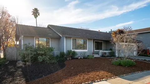 516 Garfield Dr, Petaluma, CA 94954