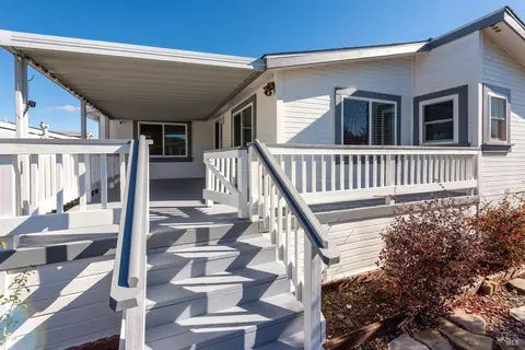 222 Daisy Dr, Napa, CA 94558 photo 2