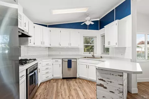 222 Daisy Dr, Napa, CA 94558 photo 9