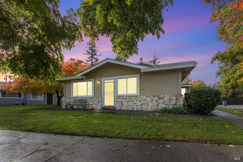 2527 Coffey Ln, Santa Rosa, CA 95403