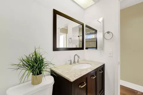 Bath - 573 Britannia Dr, Vallejo, CA 94591 photo 5 of 6