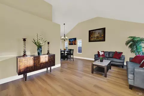 Living - 573 Britannia Dr, Vallejo, CA 94591 photo 1 of 6