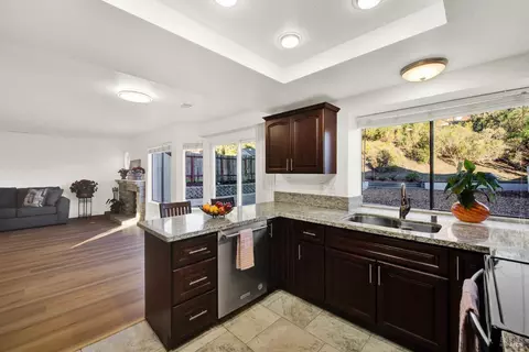 Kitchen - 573 Britannia Dr, Vallejo, CA 94591 photo 10 of 12