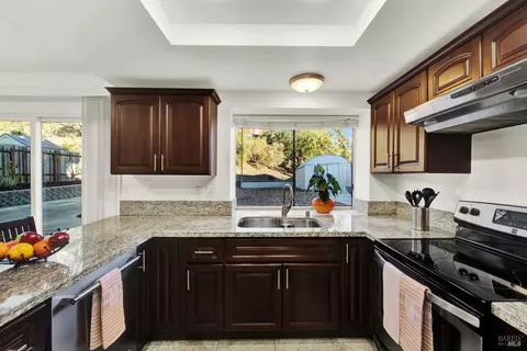 Kitchen - 573 Britannia Dr, Vallejo, CA 94591 photo 11 of 12