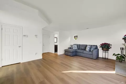 Living - 573 Britannia Dr, Vallejo, CA 94591 photo 6 of 6