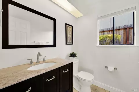 Bath - 573 Britannia Dr, Vallejo, CA 94591 photo 6 of 6