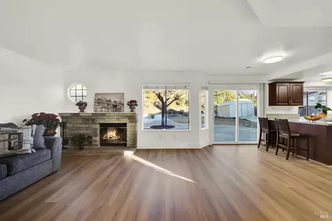 Living - 573 Britannia Dr, Vallejo, CA 94591 photo 3 of 6