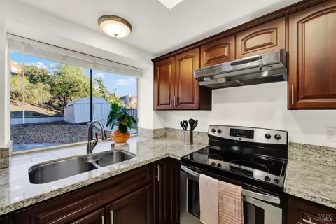 Kitchen - 573 Britannia Dr, Vallejo, CA 94591 photo 7 of 12