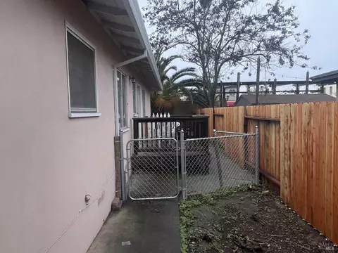140 S 2nd St, Dixon, CA 95620 photo 2