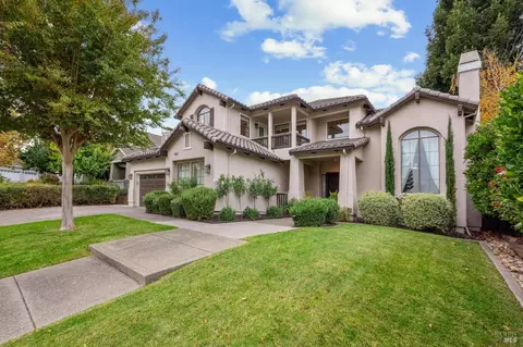 1853 Castle Dr, Petaluma, CA 94954