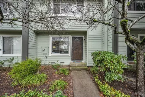 1722 Oldfield Way, Santa Rosa, CA 95401