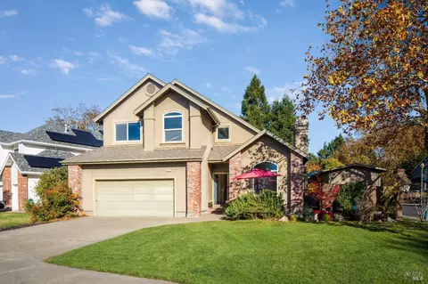 1027 Elsbree Ln, Windsor, CA 95492