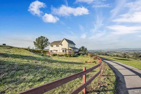 218 Spring Ridge Ln, Petaluma, CA 94952