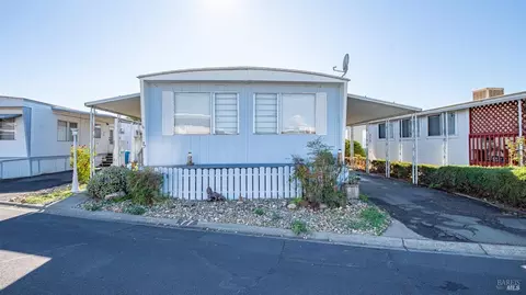 77 Heliotrope St, Vallejo, CA 94589 photo 2