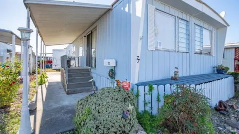 77 Heliotrope St, Vallejo, CA 94589 photo 3