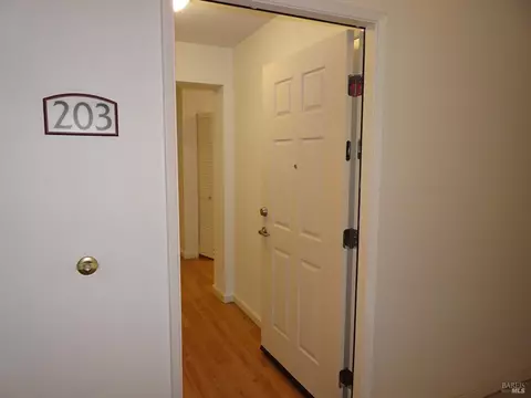 526 Entrada Dr #203, Novato, CA 94949