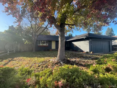 565 N Lydia Ct, Rohnert Park, CA 94928