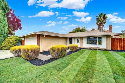 173 Edwin Dr, Vacaville, CA 95687