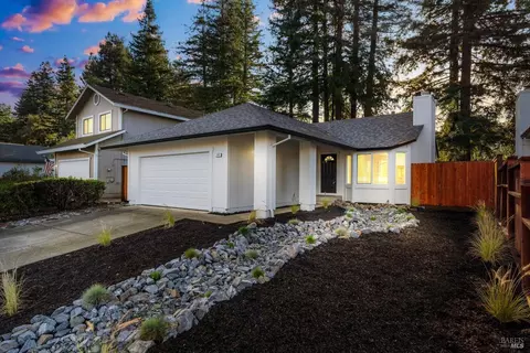117 Presidential Cir, Healdsburg, CA 95448
