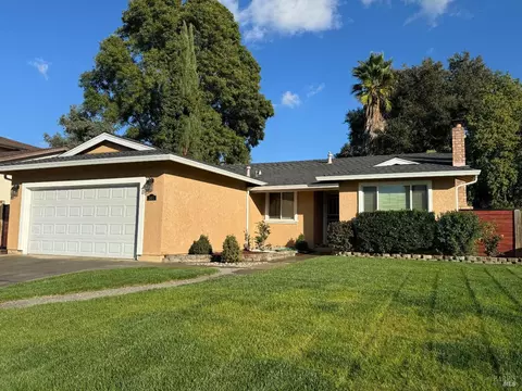 1951 Tanglewood Ln, Vacaville, CA 95687